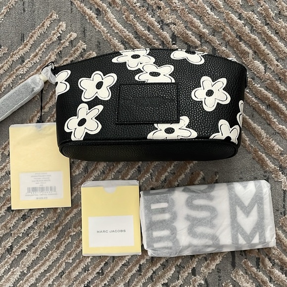 Marc Jacobs THE DAISY BEAUTY BAG - Picture 6 of 6